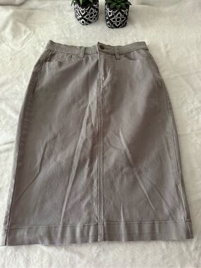 The Main Street Exchange Sara Classic Knee Length Grey Denim Modest Skirt 8